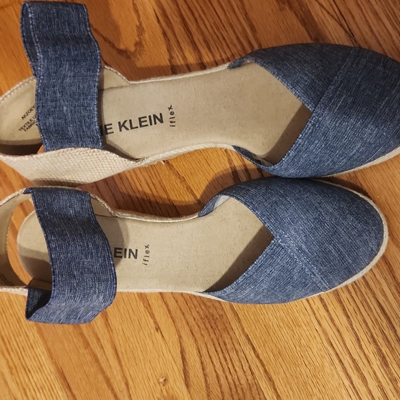 Shoes - Picture 4 of 4